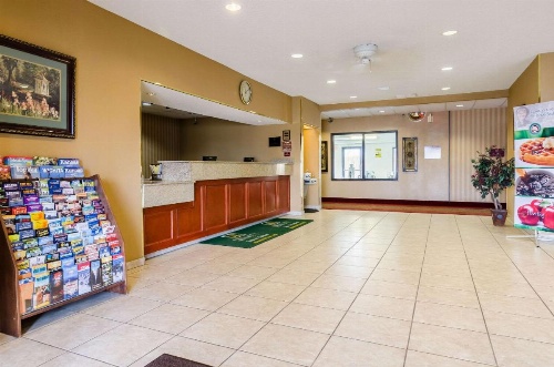 Quality Inn & Suites Manhattan image 5